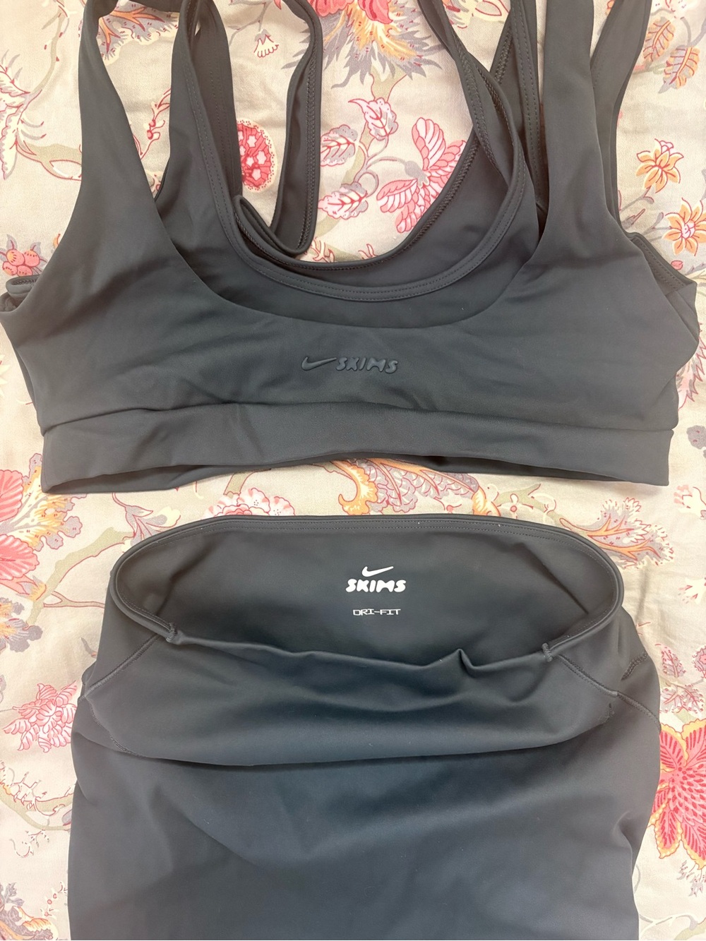 SKIMS Dark Teal Sports Bra & Legging Set - Picture 6 of 6
